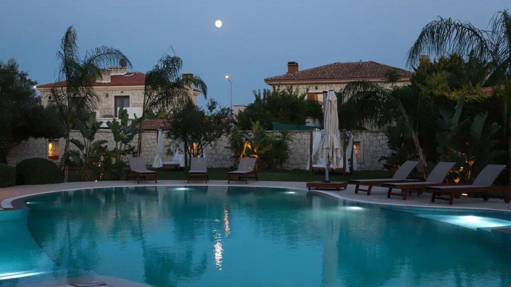 Triangulo Hotel Alacati Exterior photo
